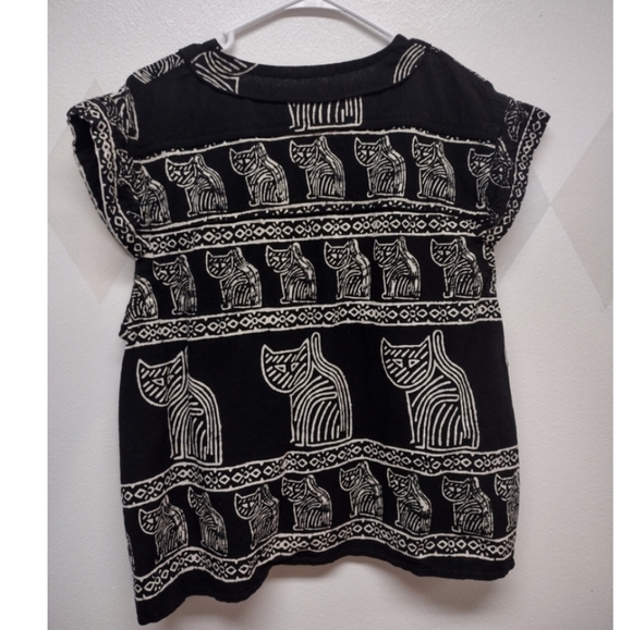 Cat print top with curved neck line - Picture 2 of 10